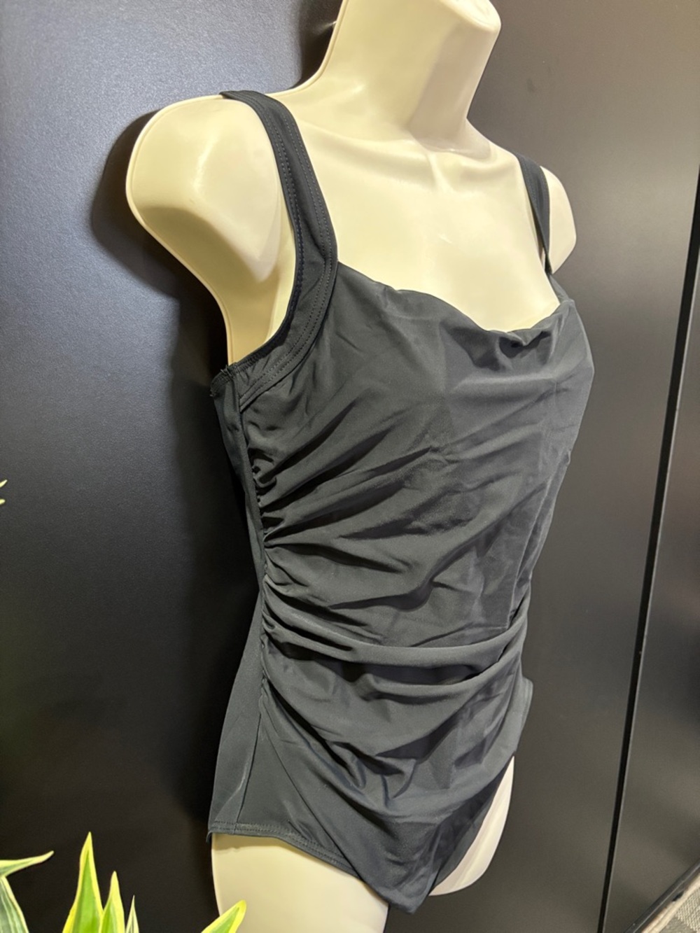 Miracle Suit Ruched,square neck,straight back,underwire,adjustable straps - Picture 2 of 10